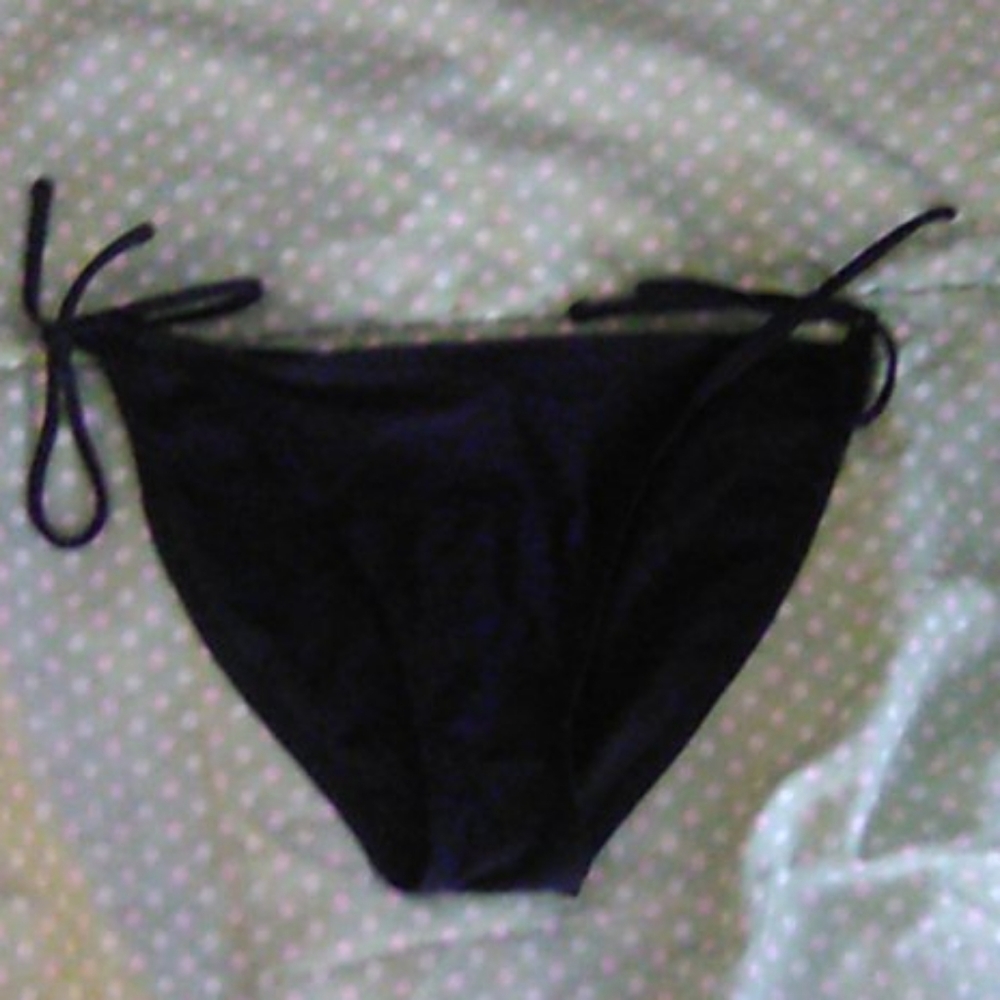Black bikini bottems